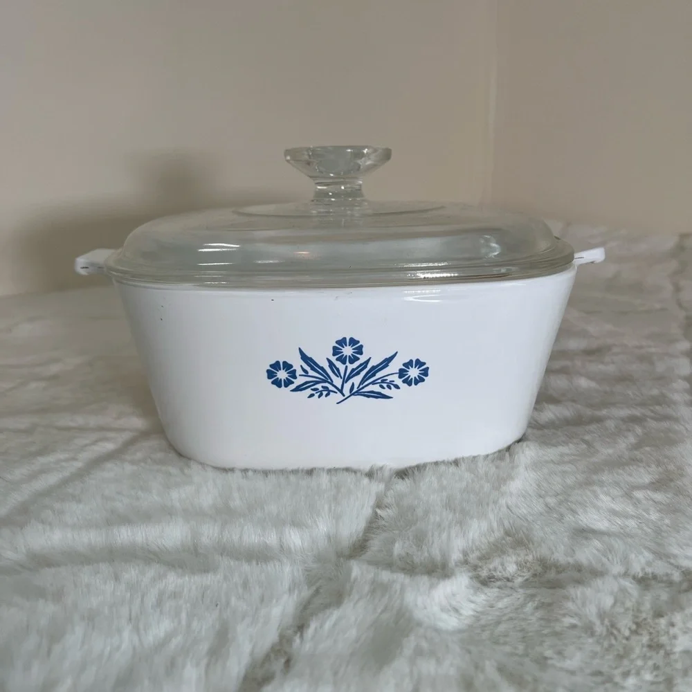 Vintage CorningWare Blue Cornflower P-2 1/2-B 2.5 Qt Casserole w Lid